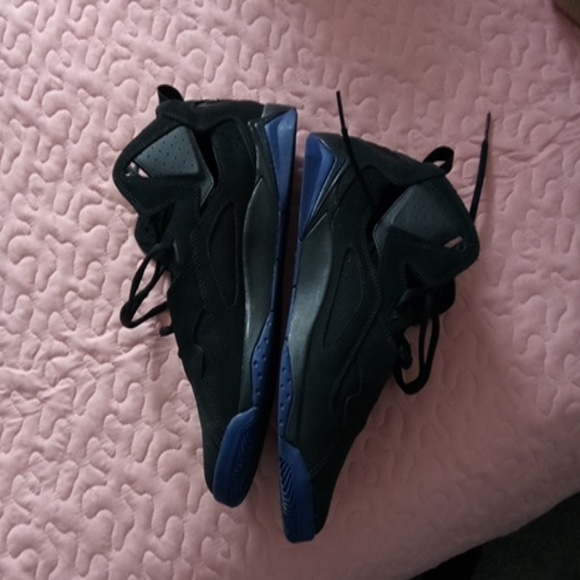 Shoes - Picture 2 of 4